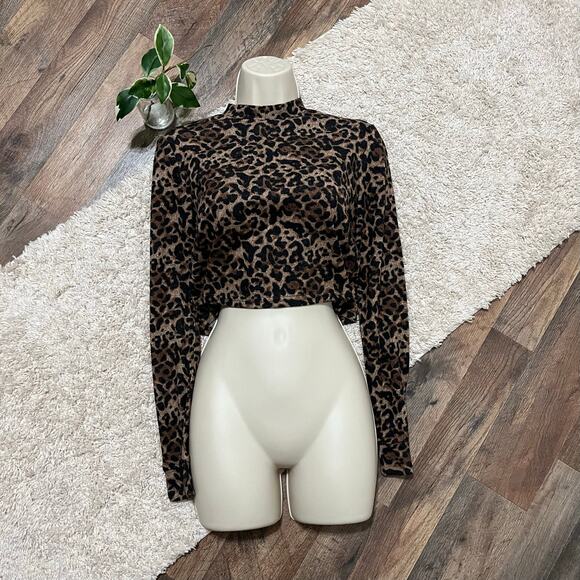 BB Dakota Steve Madden Size Small Leopard Print Mock Neck Long Sleeve Crop Top - Picture 1 of 5